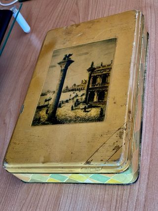 Scatola di latta vintage Pavesi