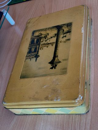Scatola di latta vintage Pavesi