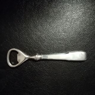 Apribottiglie in argento vintage. 