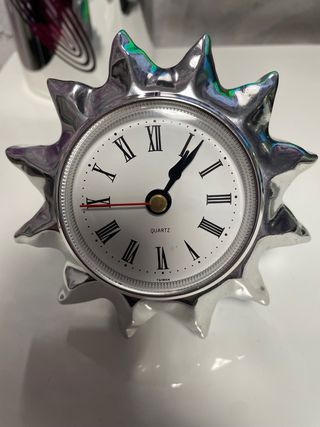 Reloj de metal super bonito un sol