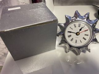 Reloj de metal super bonito un sol