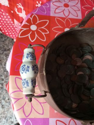 Carbonero de cobre y porcelana