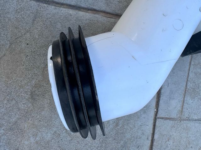 Manguito WC acodado 21cm pared 110mm