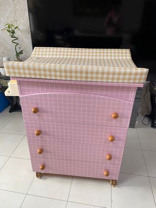 Comoda con bañera, toallero y cambiador