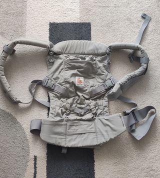 Mochila portabebé con funda lluvia
