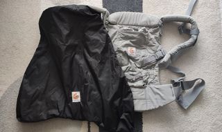 Mochila portabebé con funda lluvia