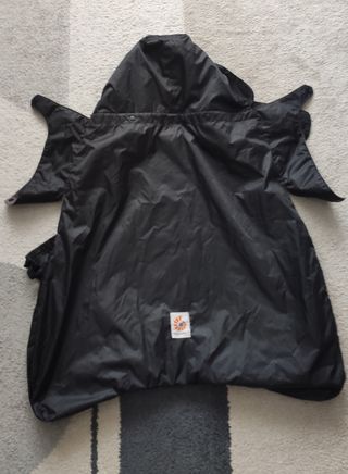 Mochila portabebé con funda lluvia