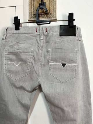 Pantalón GUESS 32