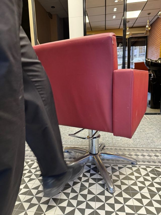 Sillón con pie de araña hidraulico // peluquería