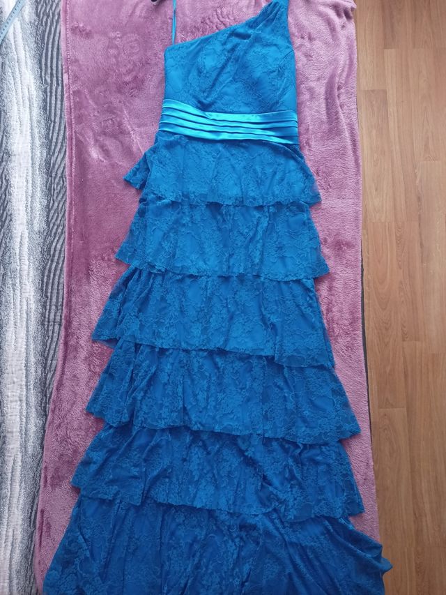 Vestido azul para celebraciones y bodas.