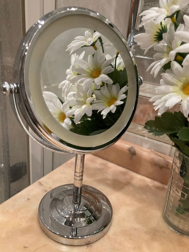 Espejo de aumento con luz Babyliss