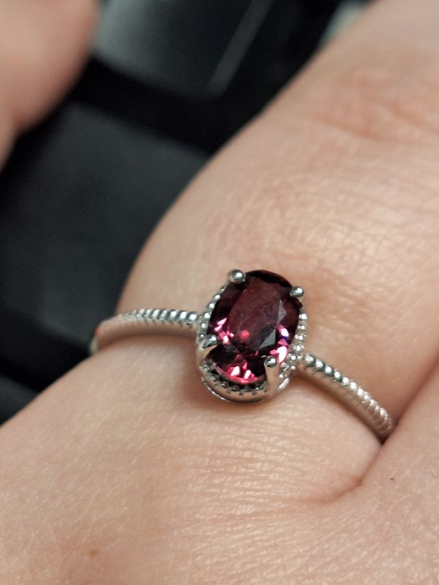 Anello in argento e Granato naturale