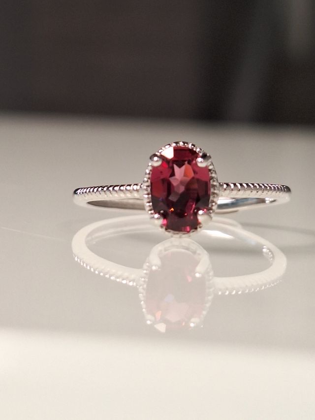 Anello in argento e Granato naturale