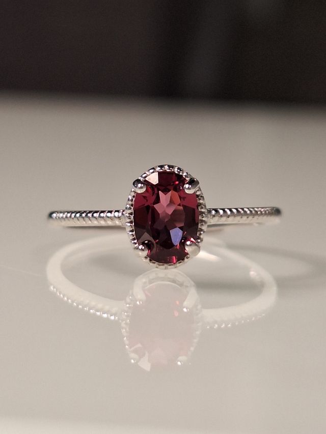 Anello in argento e Granato naturale