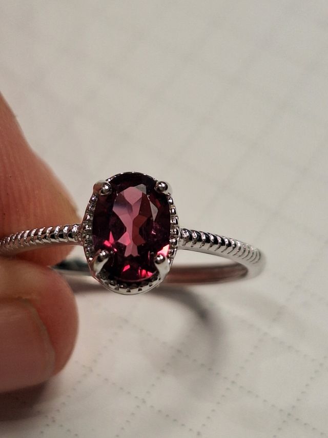 Anello in argento e Granato naturale