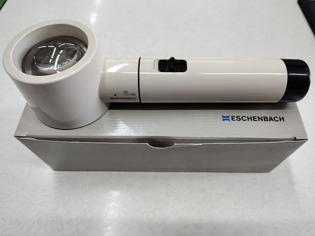 Lente d'ingrandimento con luce