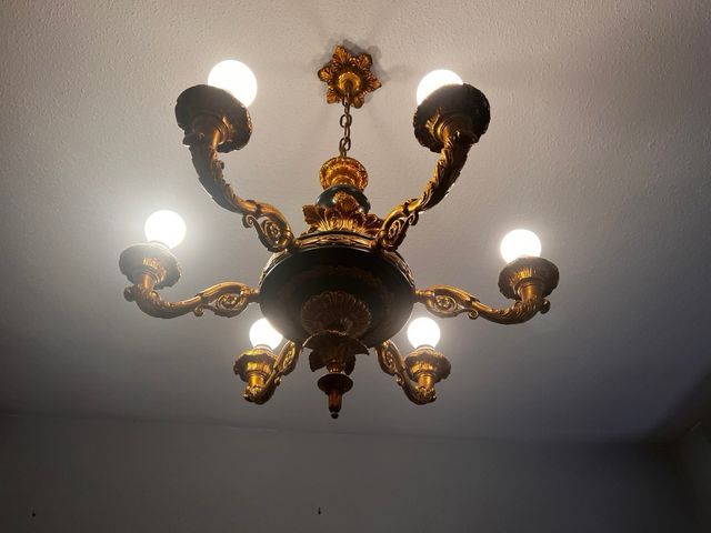 Lámpara muy antigua de techo