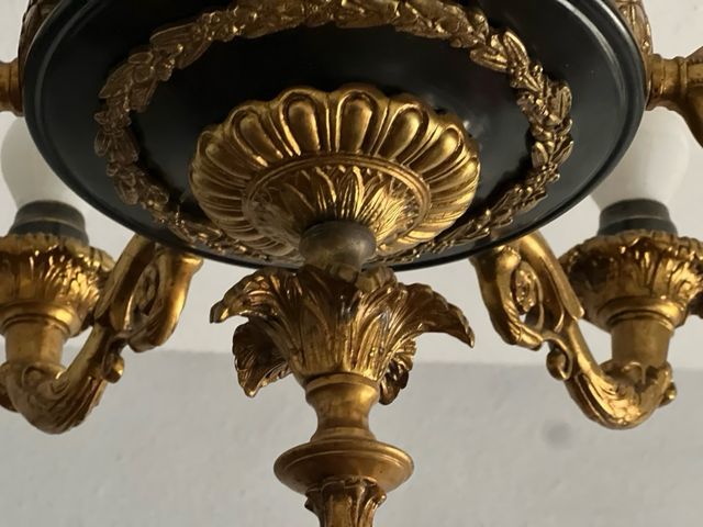 Lámpara muy antigua de techo