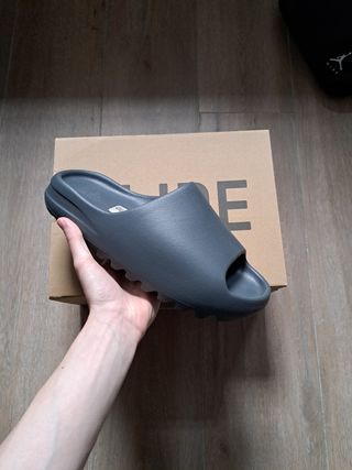 Yeezy slide Slate Grey