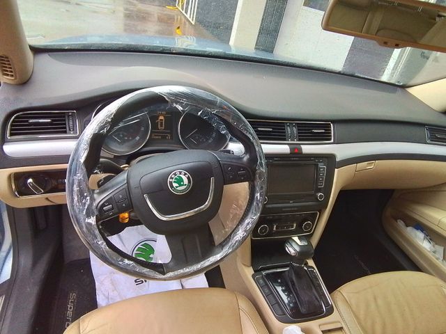 DESPIECE SKODA SUBERB (3T4) 1.8 16V TSI 2012