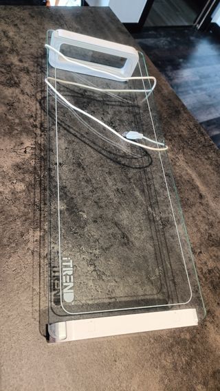 Soporte Monitor Cristal Templado con USB