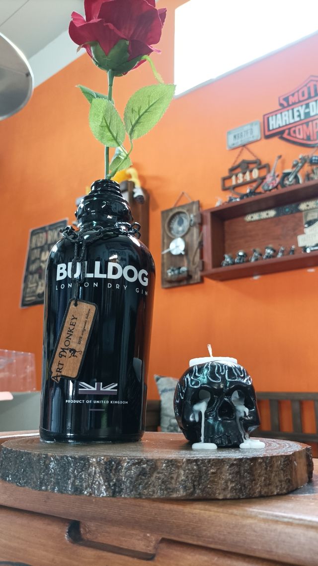 Bottiglia porta fiore con candela