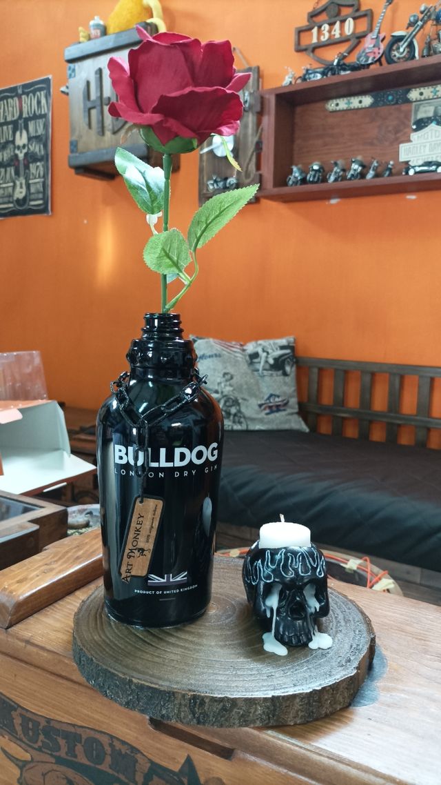 Bottiglia porta fiore con candela