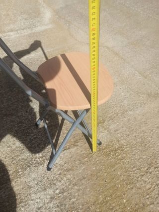 Taburete plegable con respaldo 