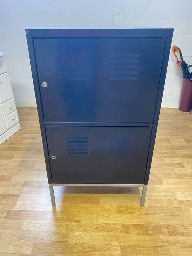 Mueble metálico negro ikea
