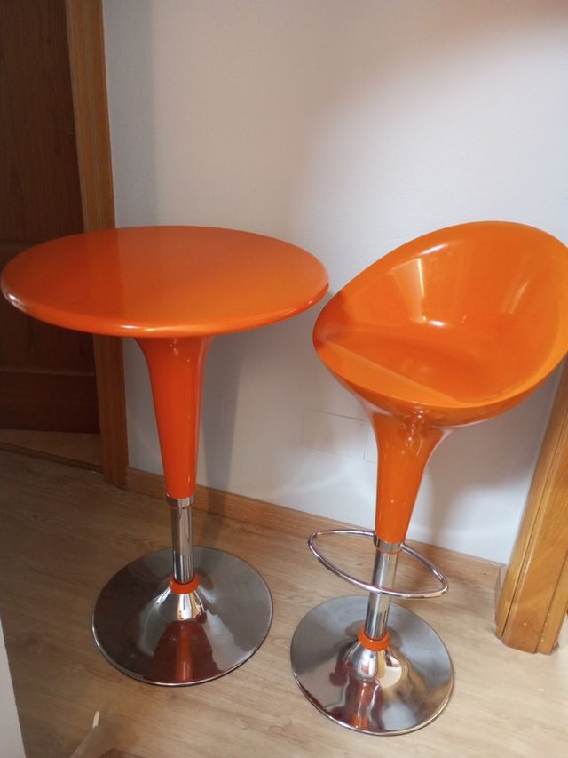 Mesa alta y taburete