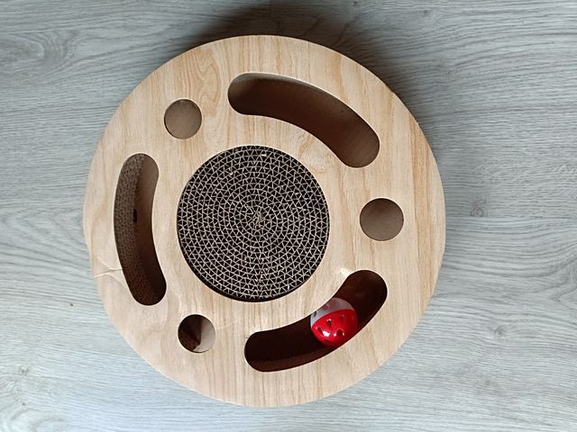 Rascador y divertido juego gatos