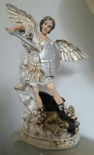 PINTURA APLICADA A LA ESCULTURA