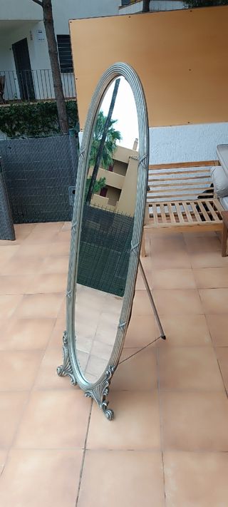 Espejo de pie plateado. Vintage
