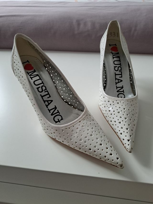 Zapatos blancos mustang