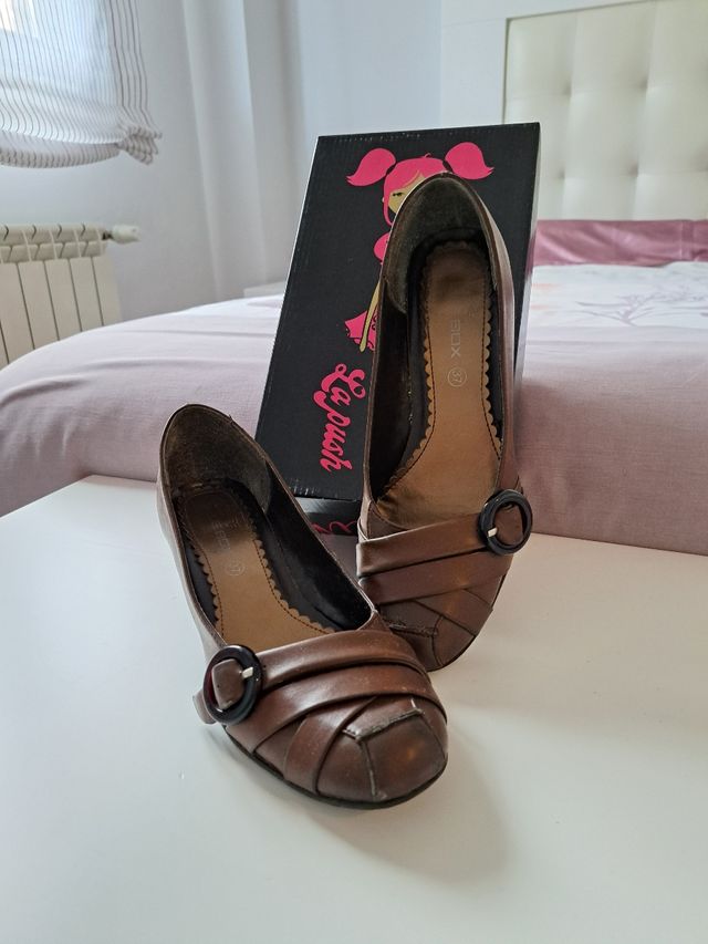Zapatos de cuñas marrones