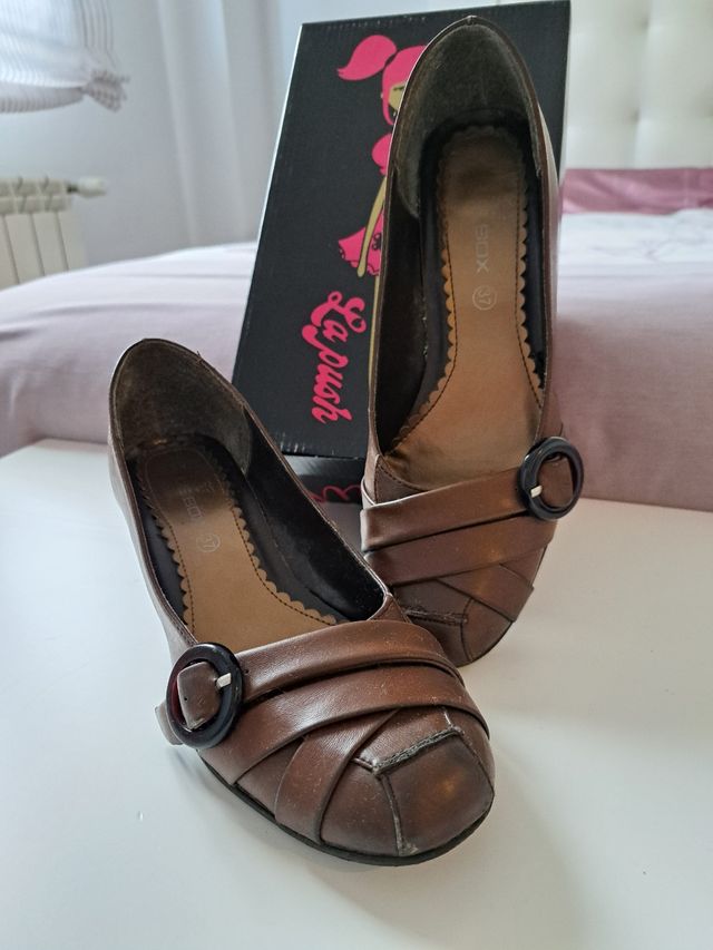 Zapatos de cuñas marrones