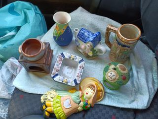 Figuras de porcelana y juego de tocador 12€