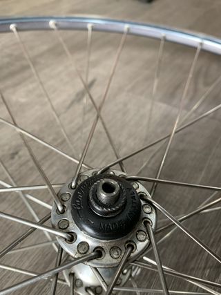Rueda delantera con buje Campagnolo