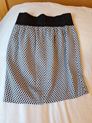 Falda chica negra/ blanca Zara. TallaS