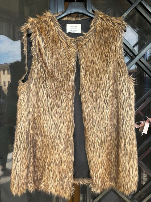 Pelliccia smanicata Bershka, M