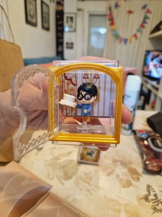 Figura con caja momentos de Harry Potter