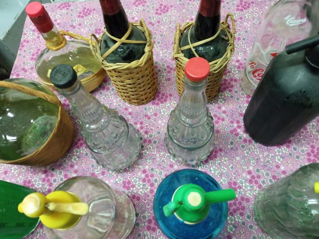 Bottiglia e sifoni antichi