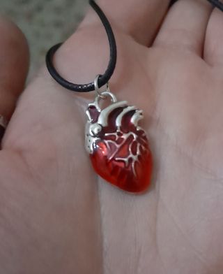 Collana in pelle con Cuore anatomico