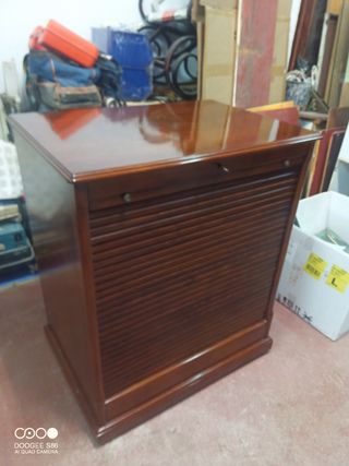 Antiguo mueble persiana tv