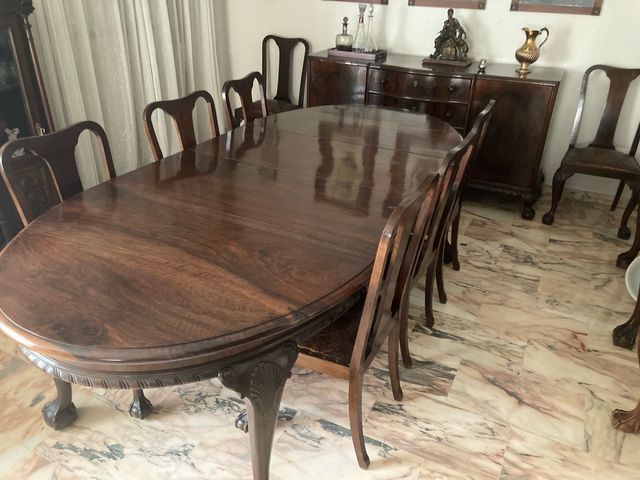 Sala da pranzo (stile Chippendale). Tavolo+sedie+credenza