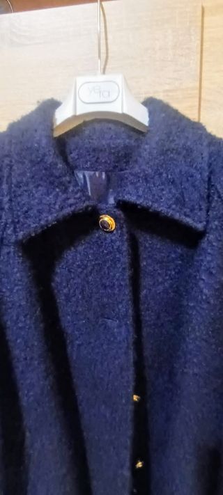 Chaquetón mujer en tejido boucle en lana.