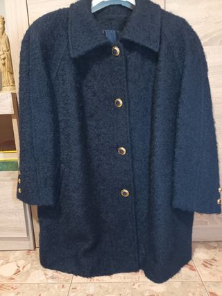 Chaquetón mujer en tejido boucle en lana.