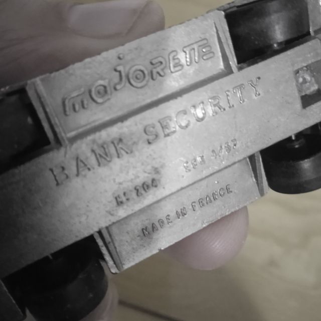 Majorette bank security