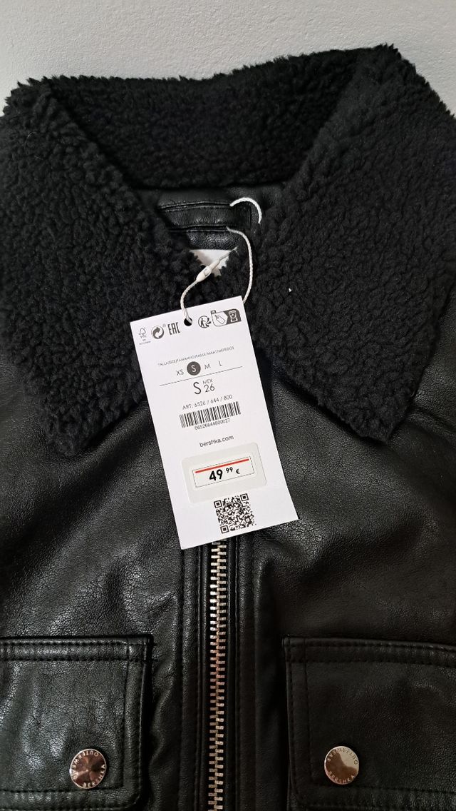 Chaqueta de mujer berskha nueva