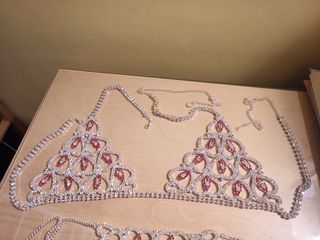 Completo due pezzi a catenina e perline